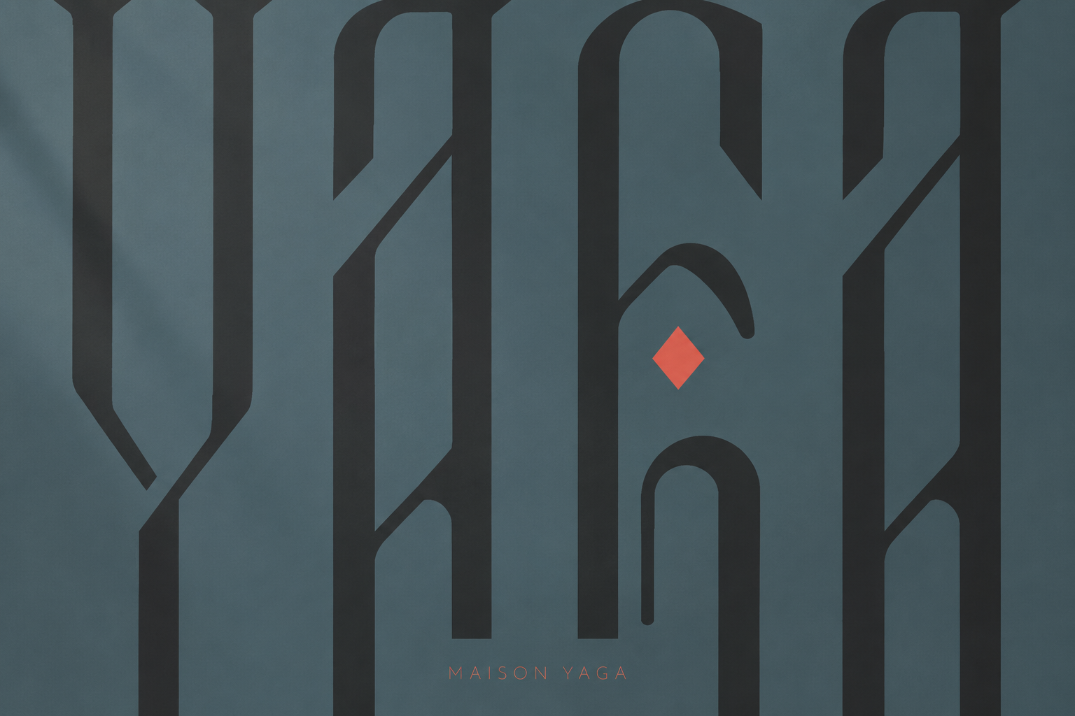 Identité graphique monumentale Maison Yaga